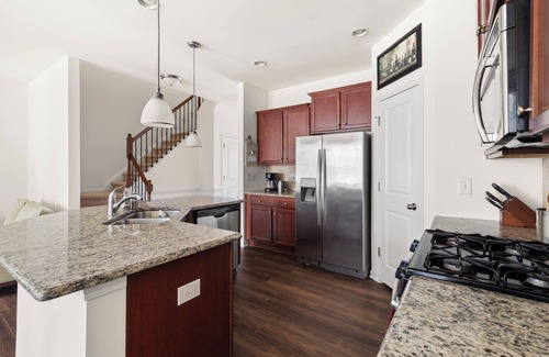 Clegg Apartment | Near RDU & RTP Modern Townhome Sleeps 6