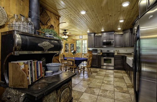 Allenspark House | Near RMNP Estes Park Hike, family time, pet friendly