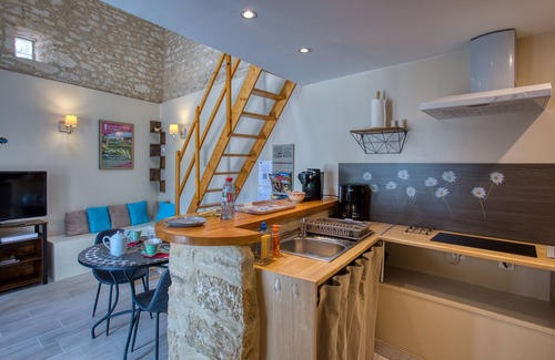 Carlux Cottage | Near Sarlat, 2-person gîte. air conditioned heated pool access, very nice view