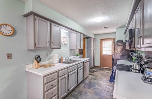Cordova House | Near Shelby Farms & Greenline- Cordova Comfort
