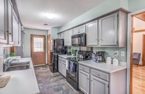 Cordova House | Near Shelby Farms & Greenline- Cordova Comfort