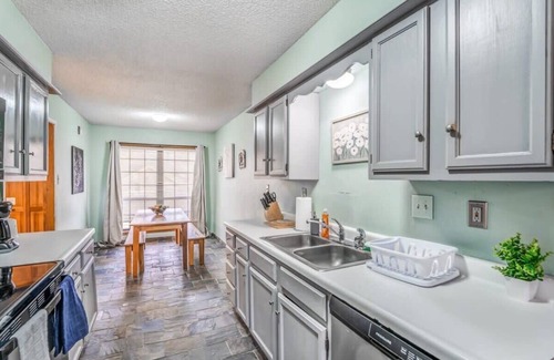Cordova House | Near Shelby Farms & Greenline- Cordova Comfort