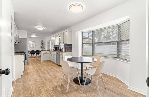 Ocala House | Near Silver Springs & Downtown, with 3 King Size Beds & garage game room!