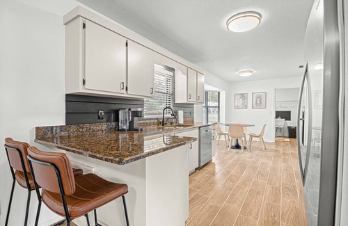 Ocala House | Near Silver Springs & Downtown, with 3 King Size Beds & garage game room!