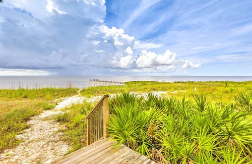 Carrabelle House | Near State Parks: Carrabelle Home w/Beach Access!