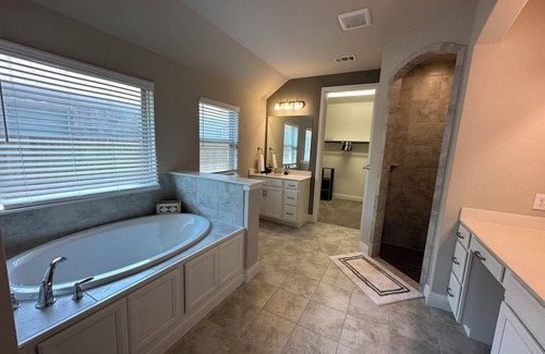 Fort Worth House | Near Stockyards Home - 3 BR 2 BA