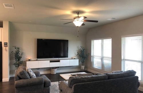 Fort Worth House | Near Stockyards Home - 3 BR 2 BA