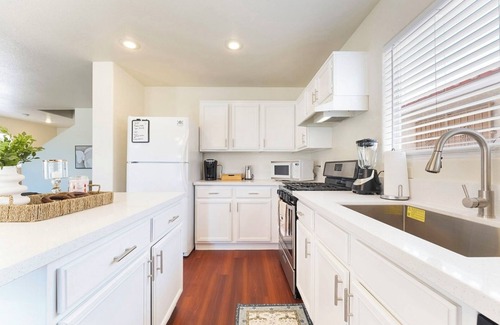 Silverado Ranch House | Near Strip & Airport - 3BR + Golf