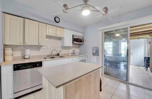 Palm City House | Near Stuart Sunset family & pet friendly home