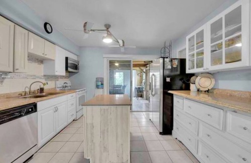 Palm City House | Near Stuart Sunset family & pet friendly home
