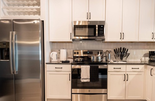 Rowlett Apartment | Near the Lake, Cozy King Bed w/ Pool/TV/W/D - C