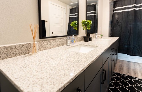 Rowlett Apartment | Near the Lake, Cozy King Bed w/ Pool/TV/W/D - C