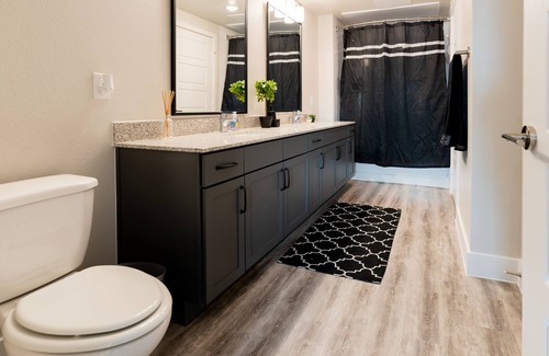 Rowlett Apartment | Near the Lake, Cozy King Bed w/ Pool/TV/W/D - C