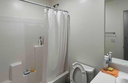 Jurupa Valley House | Near UCR 2b1b /private entrance