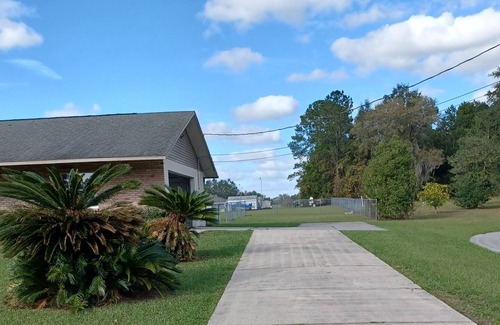 Summerfield House | NEAR Villages-Pool Table-HOT Tub- Near Lake Weir-Fishing-Boating-Boat Ramp!