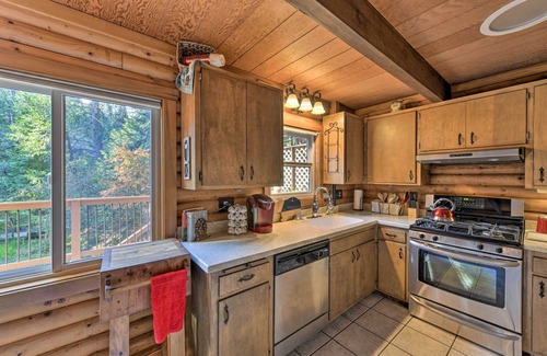 Pollock Pines Cabin | Near Vineyards: Cabin w/Hot Tub in Pollock Pines!