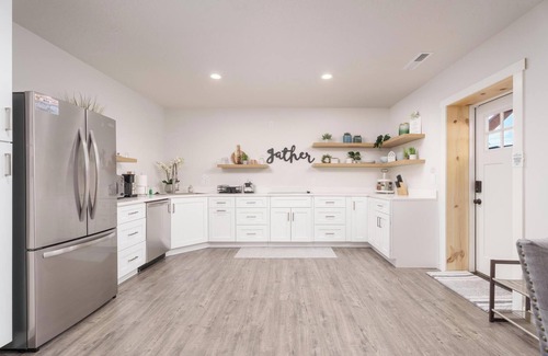 Apple Valley House | Near Zion - Mountain views + Trails - Great for large groupsnEquine friendly