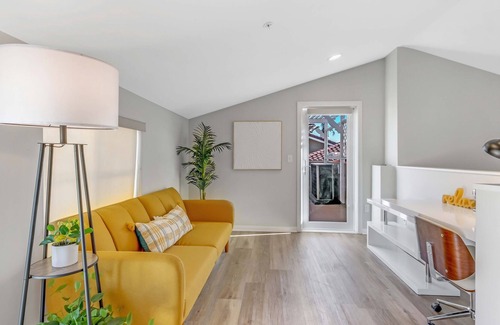 Santa Ana Heights Condo | Nearby Disney Park & EXPO-3 / 3B3B in Gateway City