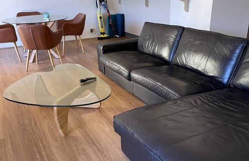 Fortitude Valley Apartment | Nearby Showgrounds and James St and King Williams Precints