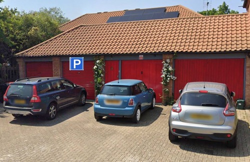 Milton Keynes Apartment | Neath Hill - Milton Keynes