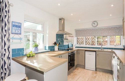 Pentraeth House | NEAUDD WEN, pet friendly, country holiday cottage in Benllech