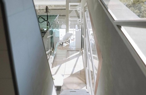 Roble Apartment | Nebulae Loft by Alianz: 2-BR Modern Loft with Jacuzzi &Nature, near SJO Airport