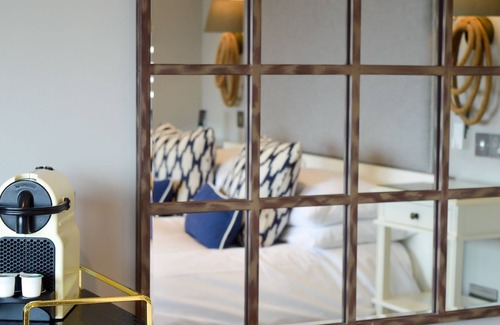 Barton-on-Sea House | Neddles - Superior King Room - Ensuite with bath