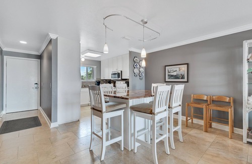 Ono Island Condo | Needle Rush Point | 2 Pools | 2 Boat Docks w/Slips | Walk to FloraBama | A25