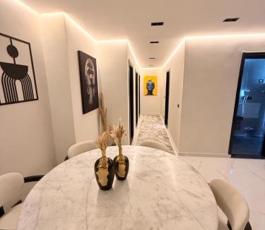Al-Khalifa Apartment | Nefertiti's Modern Majesty