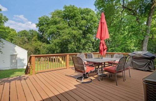 Inglewood House | Neighborhood Retreat - Large Yard Family Fire Pit