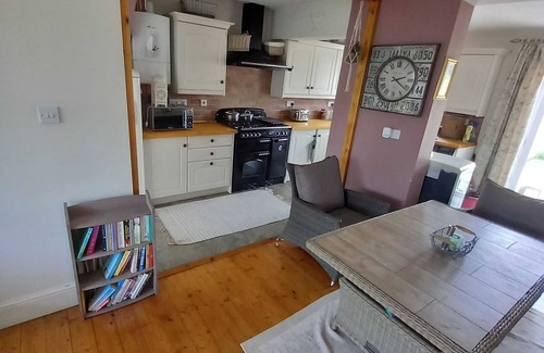 Cheltenham House | Neighbouring Cotswolds 2 bed + office room house