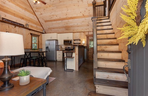 Rising Fawn Cabin | Nelly There-Cozy Mountain Cabin-HOT TUB