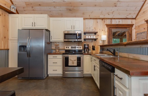 Rising Fawn Cabin | Nelly There-Cozy Mountain Cabin-HOT TUB