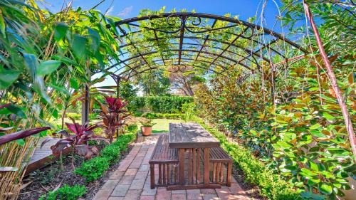 Nelson Bay House | Nelson Bay CBD Oasis 13 Government Rd
