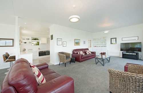 Stepneyville House | Nelson Waterfront Home with Spectacular views & Spa pool