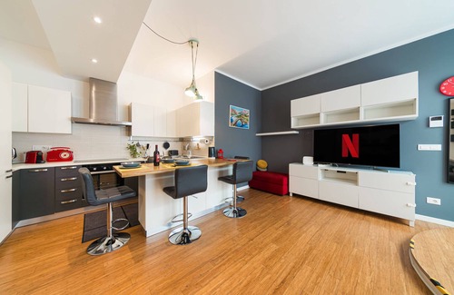 Historic Center Apartment | Neptune Apartment with Private Garden in Bologna Center