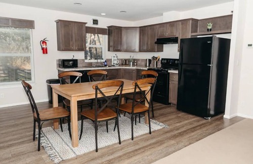 Ferndale House | Neptune Haven Getaway Near the Ocean
