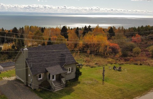 La Malbaie House | Nest above Saint-Laurent
