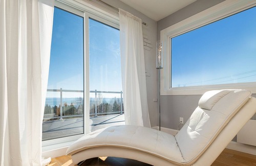 La Malbaie House | Nest above Saint-Laurent
