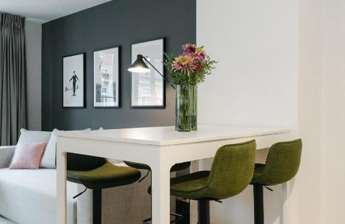 Wieden Apartment | Nest perfect for 2-4 hip area and free parking