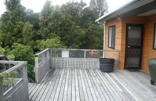 Pukawa Cottage | Nestled Atop the Lane - Pukawa Bay Holiday Home