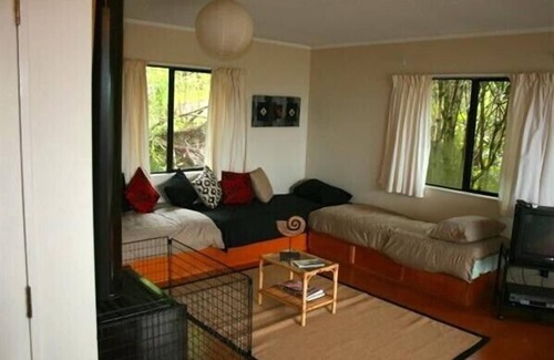 Pukawa Cottage | Nestled Atop the Lane - Pukawa Bay Holiday Home