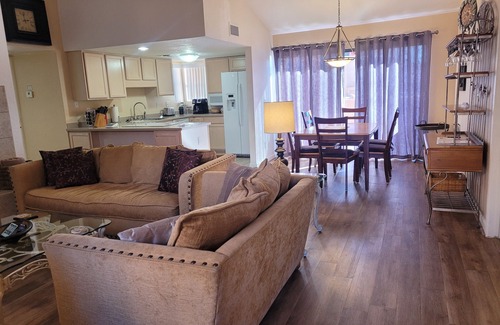 Tucson Condo | Nestled away with great mountain views right out the front door.