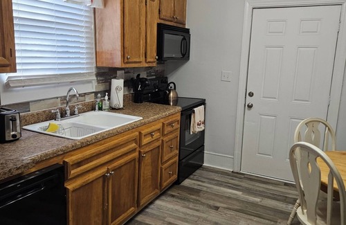 Greenville House | Nestled Bungalow near ECU & ECU Health