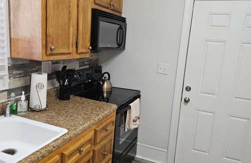 Greenville House | Nestled Bungalow near ECU & ECU Health