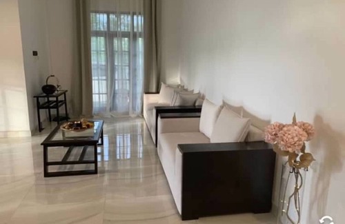 Minuwangoda Villa | Nestled into a quiet comfy paradise!nnJust 12km from Katunayake Intl. Airport.