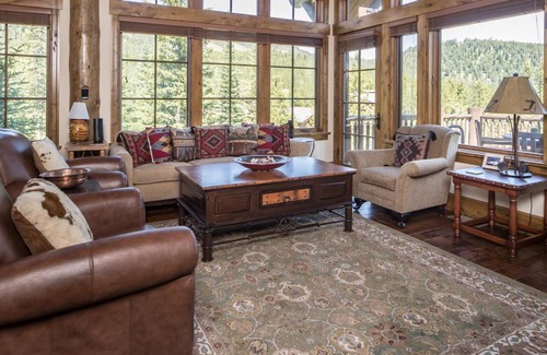 Spanish Peaks House | Nestledown