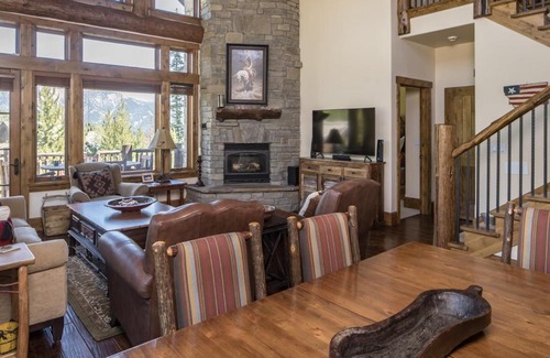 Spanish Peaks House | Nestledown