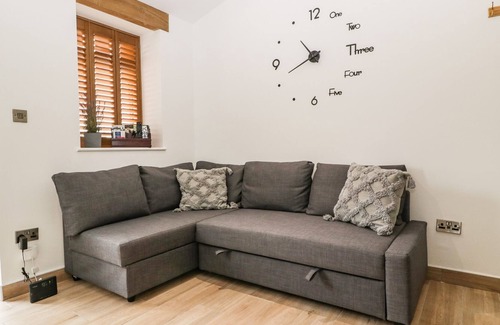 Lydney Cottage | NETHEREND INN, pet friendly, with a garden in Woolaston