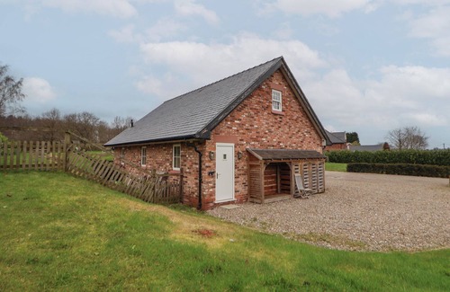 Cheshire West and Chester Cottage | NETTLEFORD INHALE, pet friendly, with a garden in Kelsall